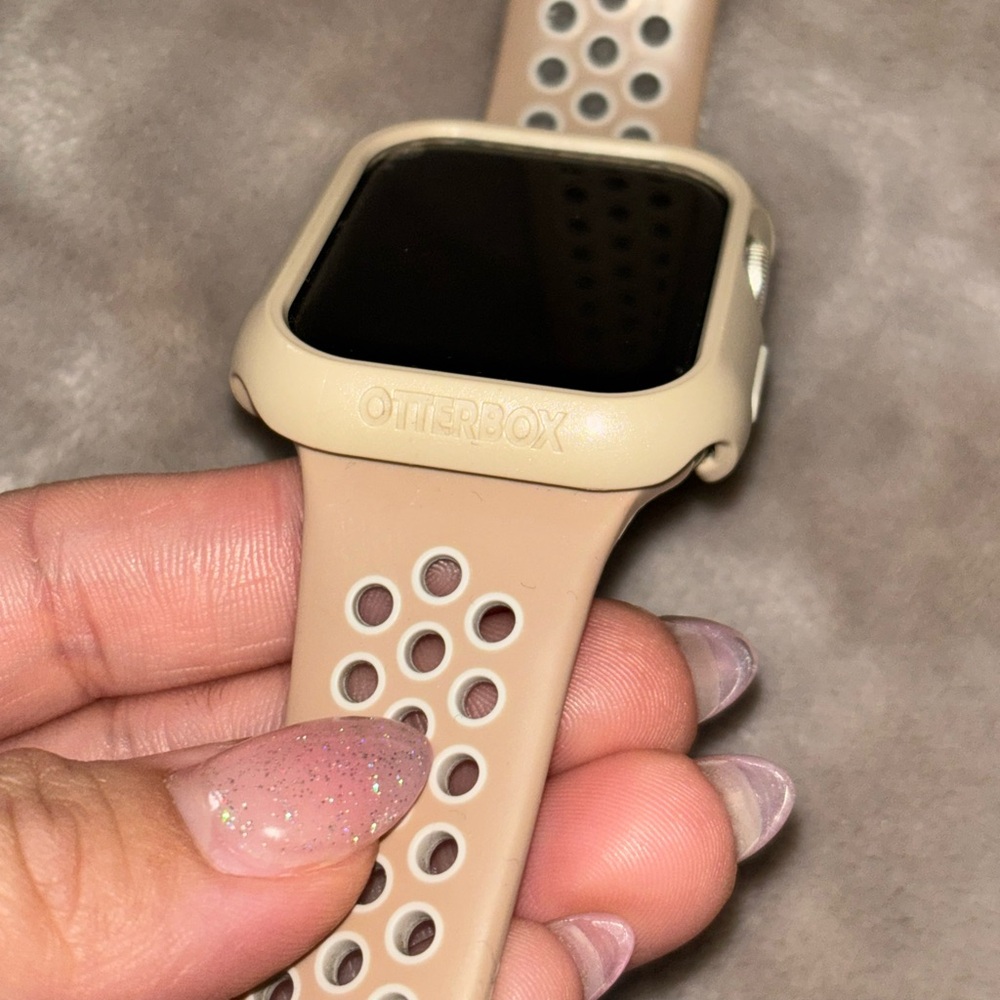 Apple White Smartwatch Packaging starlight